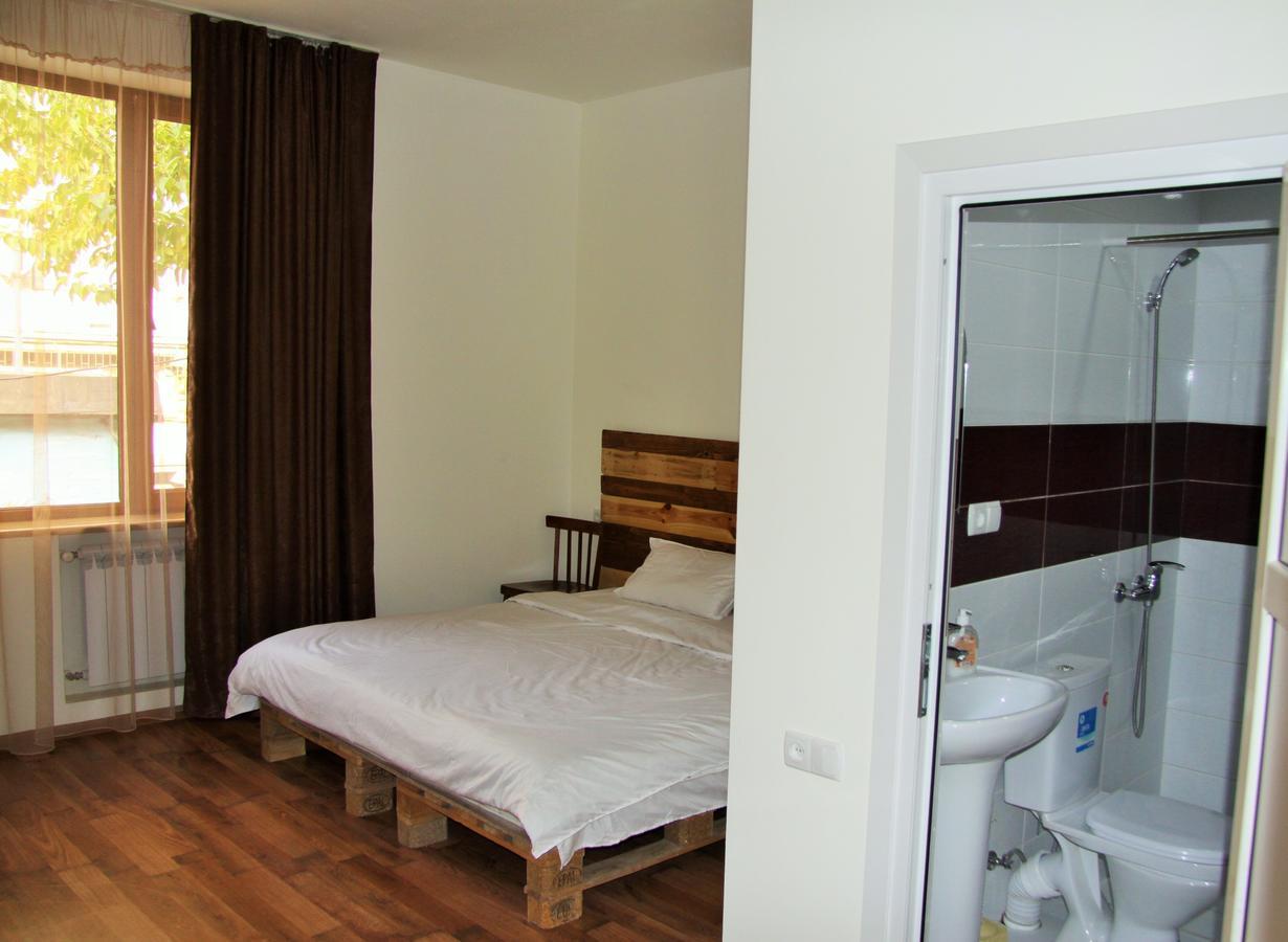 Shat Lav Hostel Erevan Exterior foto