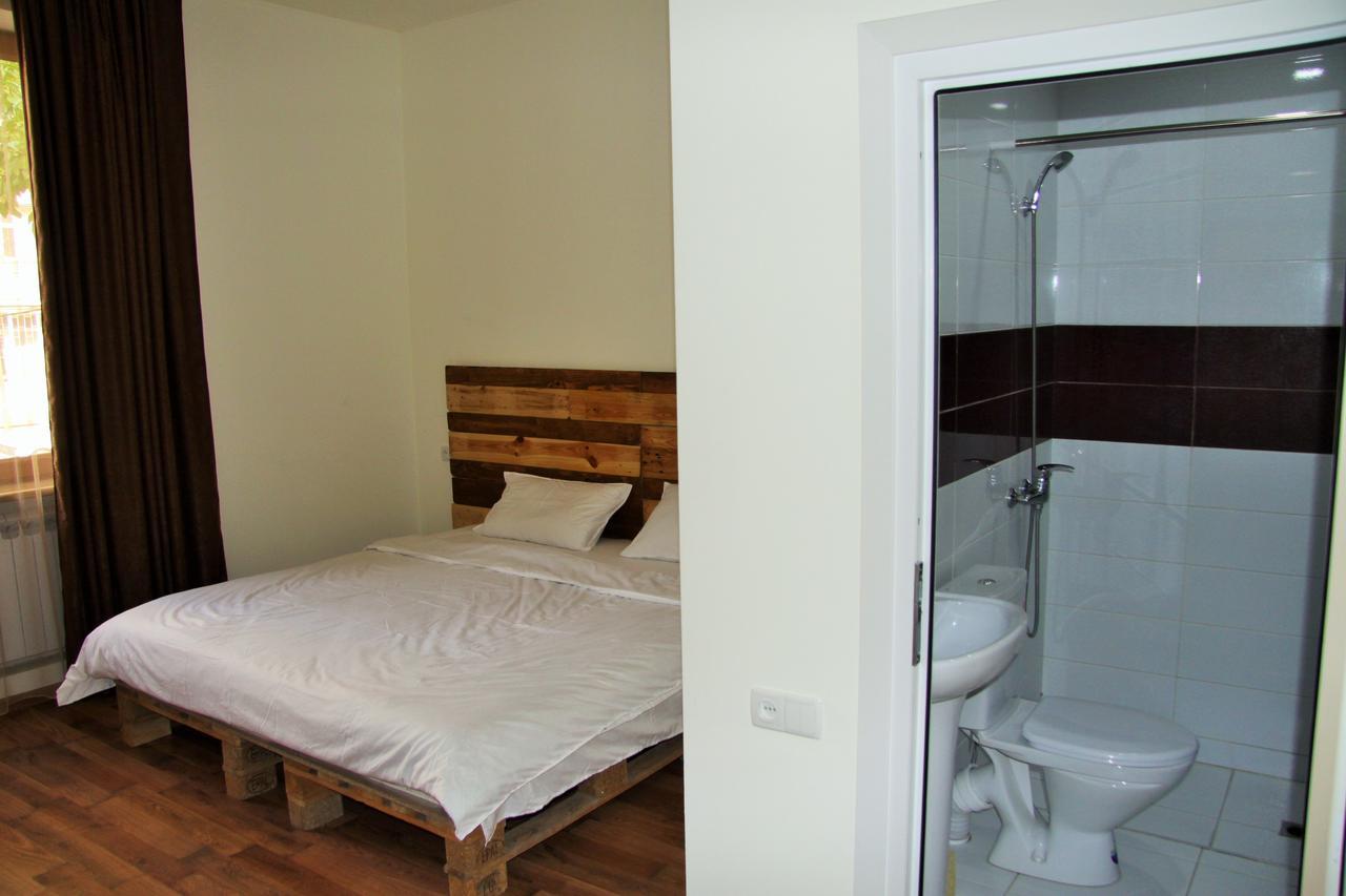 Shat Lav Hostel Erevan Exterior foto