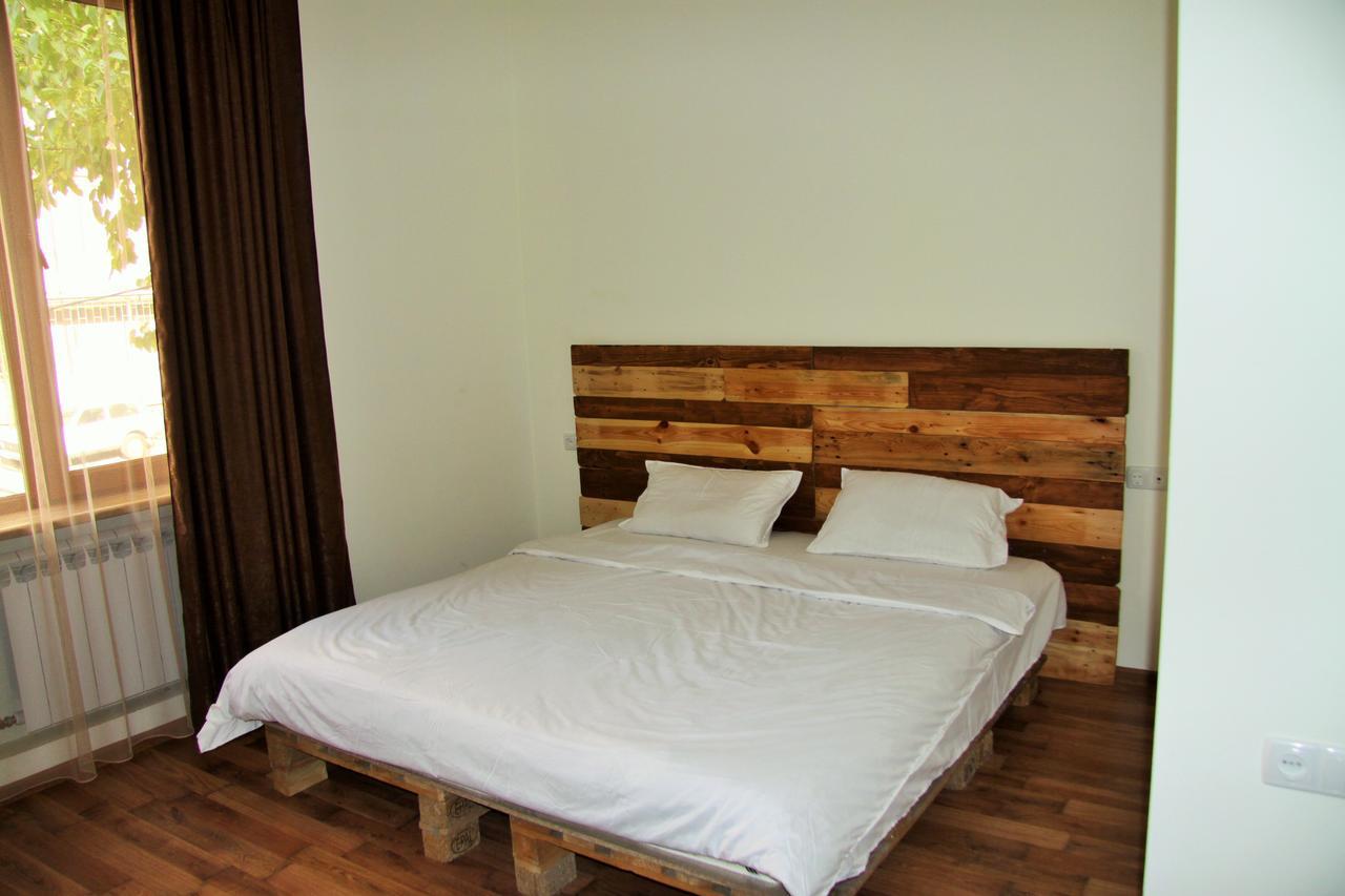 Shat Lav Hostel Erevan Exterior foto