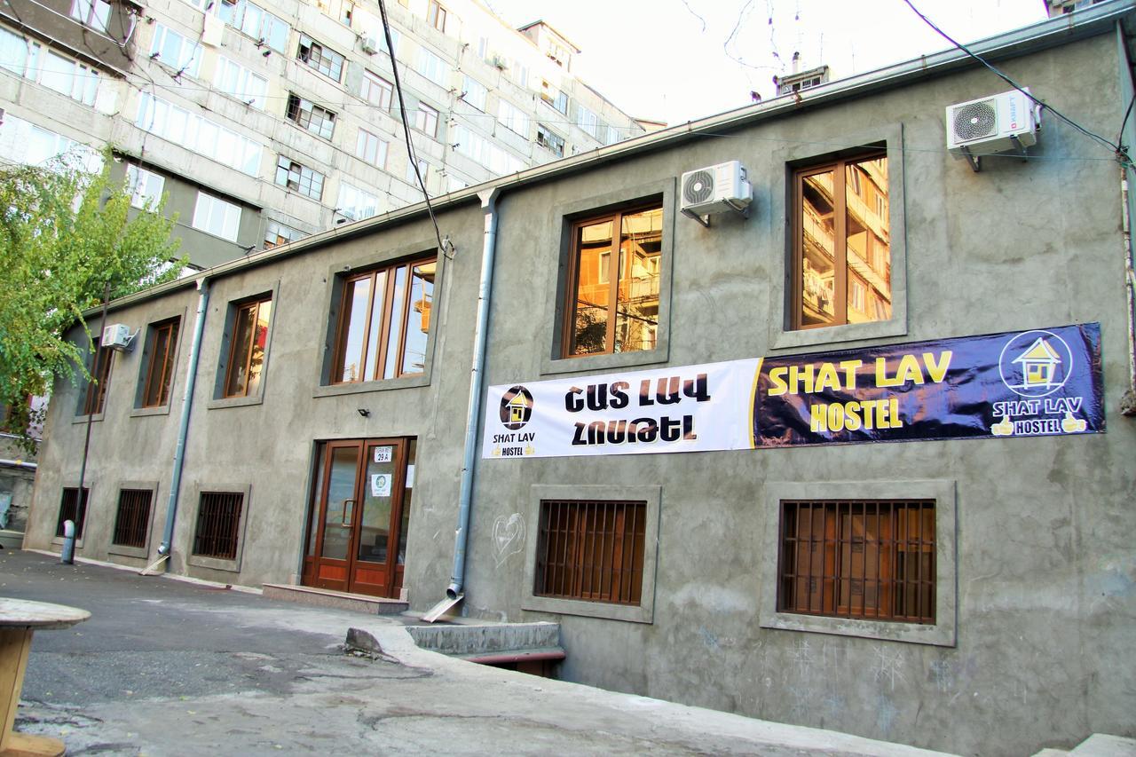 Shat Lav Hostel Erevan Exterior foto