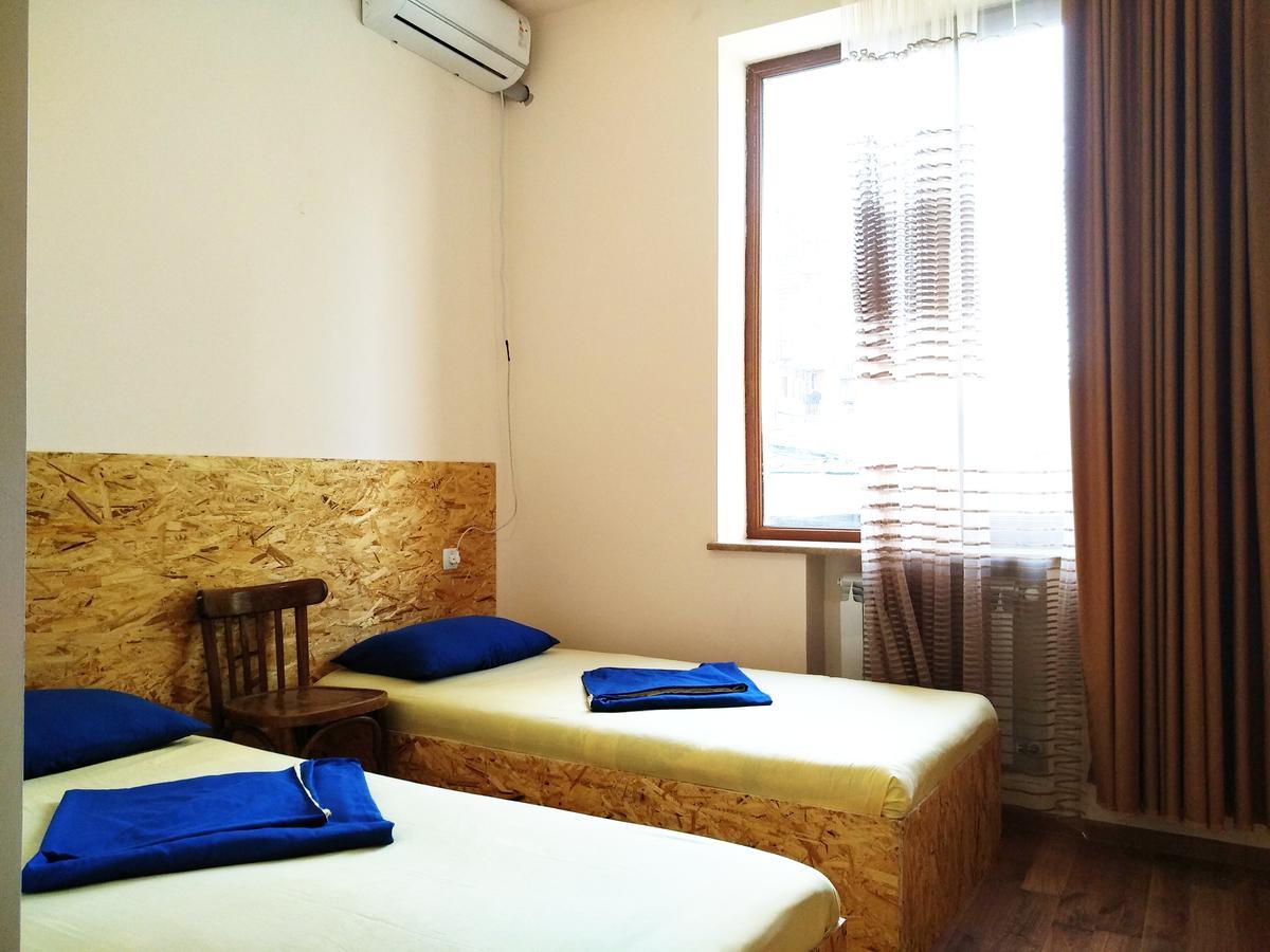 Shat Lav Hostel Erevan Exterior foto